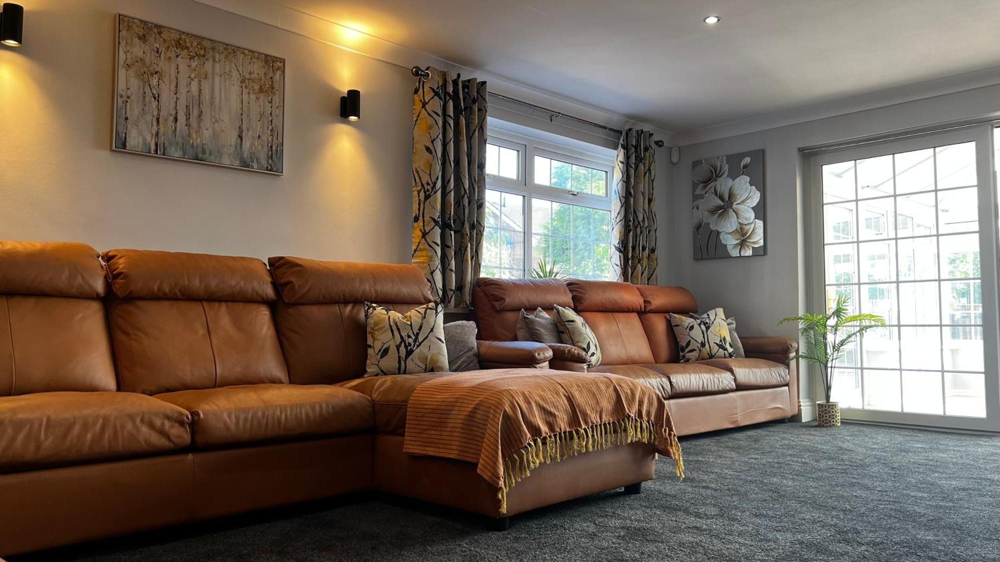 The Cheshire Gathering - Sleeps Up To 30 With Hot Tub Chester Exterior photo